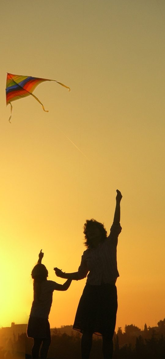 超星平台 App 视频播放界面截图：横屏播放课程讲解视频，下方是章节进度条与倍速按钮，画面清晰